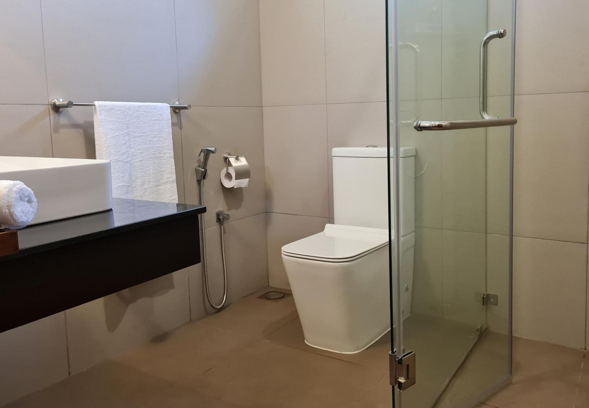 City Oasis 66 Негомбо Экстерьер фото